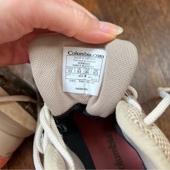 Columbia women’s hiking boots, 8.5 - Picture 6 of 6